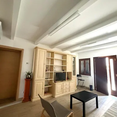 Daire Rose House Rent